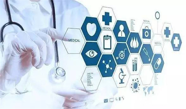 醫(yī)學(xué)翻譯時(shí)將文章讀懂是前提。醫(yī)學(xué)翻譯譯員不但要有雄厚的學(xué)術(shù)背景，還要有嫻熟的語言綜合運(yùn)用能力。醫(yī)學(xué)的論文很多時(shí)候都會(huì)出現(xiàn)新鮮的詞匯，很多專業(yè)人士有時(shí)候都會(huì)有幾個(gè)句子不明確的情況，何況是那種沒有專業(yè)背景的人翻譯論文呢? 所以在這門難度很高的翻譯領(lǐng)域，譯員的綜合能力是相當(dāng)重要的。  醫(yī)學(xué)翻譯原則是確保譯文的準(zhǔn)確性，把握住語篇的連貫、邏輯線索以及詞匯間的銜接關(guān)系，才能將原語準(zhǔn)確地轉(zhuǎn)換成目的語，使讀者獲取基本無損的原文信息。 強(qiáng)調(diào)術(shù)語的簡潔性是對(duì)的，但不能為了簡潔而簡潔，簡潔性的追求一定要以保證譯語的準(zhǔn)確性為前提。  在翻譯領(lǐng)域，醫(yī)學(xué)翻譯作為一個(gè)特殊的領(lǐng)域，在醫(yī)學(xué)翻譯中難免會(huì)出現(xiàn)一些誤區(qū)。而這些誤區(qū)會(huì)帶來嚴(yán)重的問題，因此醫(yī)學(xué)翻譯必須要選擇專業(yè)的翻譯公司。下面成都醫(yī)學(xué)翻譯公司分享醫(yī)學(xué)翻譯過程中最容易犯的錯(cuò)誤有哪些？  1、一詞多義而選擇詞義出錯(cuò)  在英語中一詞多義的情況十分多見，而選擇詞義錯(cuò)誤也會(huì)導(dǎo)致整個(gè)醫(yī)學(xué)文案或者是醫(yī)學(xué)論文的錯(cuò)誤。因此必須要注意慎重選擇詞義。比如對(duì)于“episode”這個(gè)詞匯來說，一般會(huì)被翻譯為插曲，而在醫(yī)學(xué)中卻是出現(xiàn)發(fā)病或者是發(fā)作的意思。如果說一個(gè)精神病患者發(fā)病了，卻被翻譯成為一個(gè)精神病患者的插曲，這樣的醫(yī)學(xué)翻譯似乎有些牽強(qiáng)。  2、連詞的錯(cuò)誤醫(yī)學(xué)翻譯  連詞在很多翻譯中都會(huì)用到，而對(duì)于醫(yī)學(xué)行業(yè)的翻譯來說，這種連詞的錯(cuò)誤翻譯會(huì)導(dǎo)致很嚴(yán)重的后果。如果不自詡的思考，那么就會(huì)造成嚴(yán)重的錯(cuò)誤。  3、介詞的錯(cuò)誤醫(yī)學(xué)翻譯  介詞在英語中是屬于一種虛詞，雖然沒有獨(dú)特的詞義，但是卻有一定的意義。因此對(duì)于介詞的醫(yī)學(xué)翻譯必須要結(jié)合整體的醫(yī)學(xué)翻譯需求或者是語句的意思來進(jìn)行醫(yī)學(xué)翻譯，避免忽略介詞的醫(yī)學(xué)翻譯。  對(duì)于專業(yè)的醫(yī)學(xué)翻譯人員來說，在進(jìn)行醫(yī)學(xué)翻譯的時(shí)候不妨多加注意，避免這些錯(cuò)誤才能使醫(yī)學(xué)翻譯達(dá)到精益求精的效果。  成都智信翻譯是具備專業(yè)涉外資質(zhì)的小語種翻譯公司，擁有近10年的翻譯服務(wù)經(jīng)驗(yàn)，能夠提供與翻譯有關(guān)的各項(xiàng)服務(wù)，包括文件翻譯、本地化翻譯、證件翻譯蓋章、陪同口譯、同傳翻譯、譯員外派等。我們?cè)诟鱾€(gè)行業(yè)領(lǐng)域都有專業(yè)的翻譯，包括金融、建筑、法律、學(xué)術(shù)、能源、教育、食品、醫(yī)藥等，能夠提供高效率、高質(zhì)量的語言服務(wù)方案。成都智信卓業(yè)采用純?nèi)斯しg模式，在接到不同的翻譯業(yè)務(wù)后，根據(jù)翻譯需求來匹配相關(guān)領(lǐng)域有經(jīng)驗(yàn)的譯員進(jìn)行翻譯，并且有專業(yè)的審校人員對(duì)譯文做審核校對(duì)，確保翻譯服務(wù)的專業(yè)性和準(zhǔn)確性。